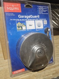 GARAGE DOOR LOCKS PACK OF 4 SQUIRE WITH KEYS