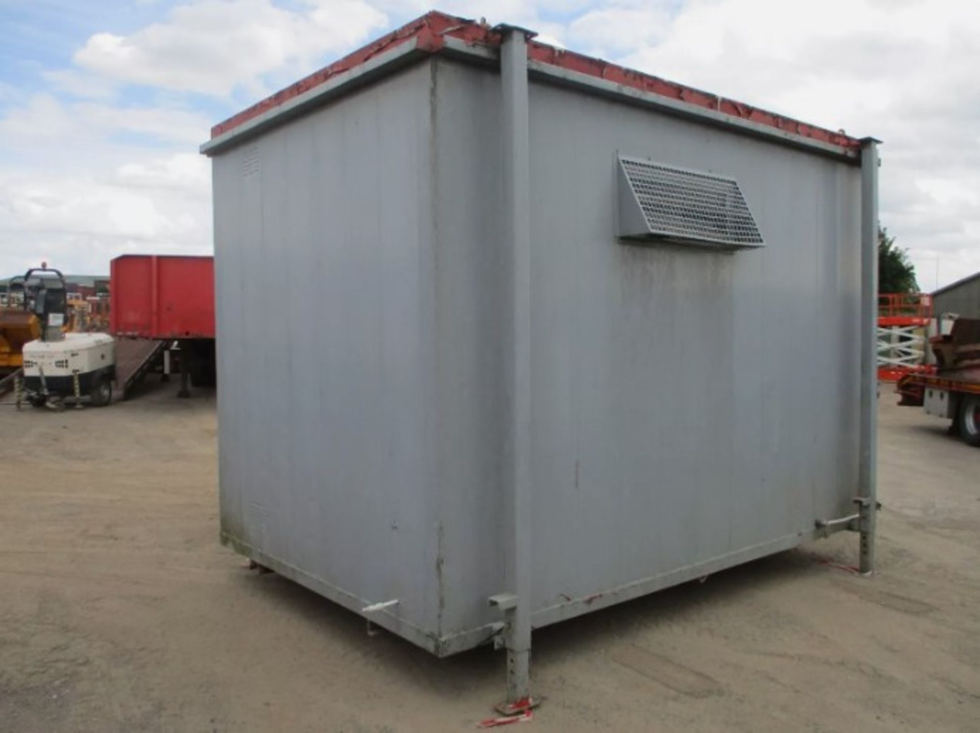 12ft Shipping Container Toilet BlockLength: 12ftConfiguration:Male side ...