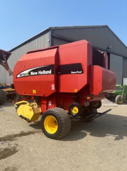NEW HOLLAND BR740 ROUND BALER