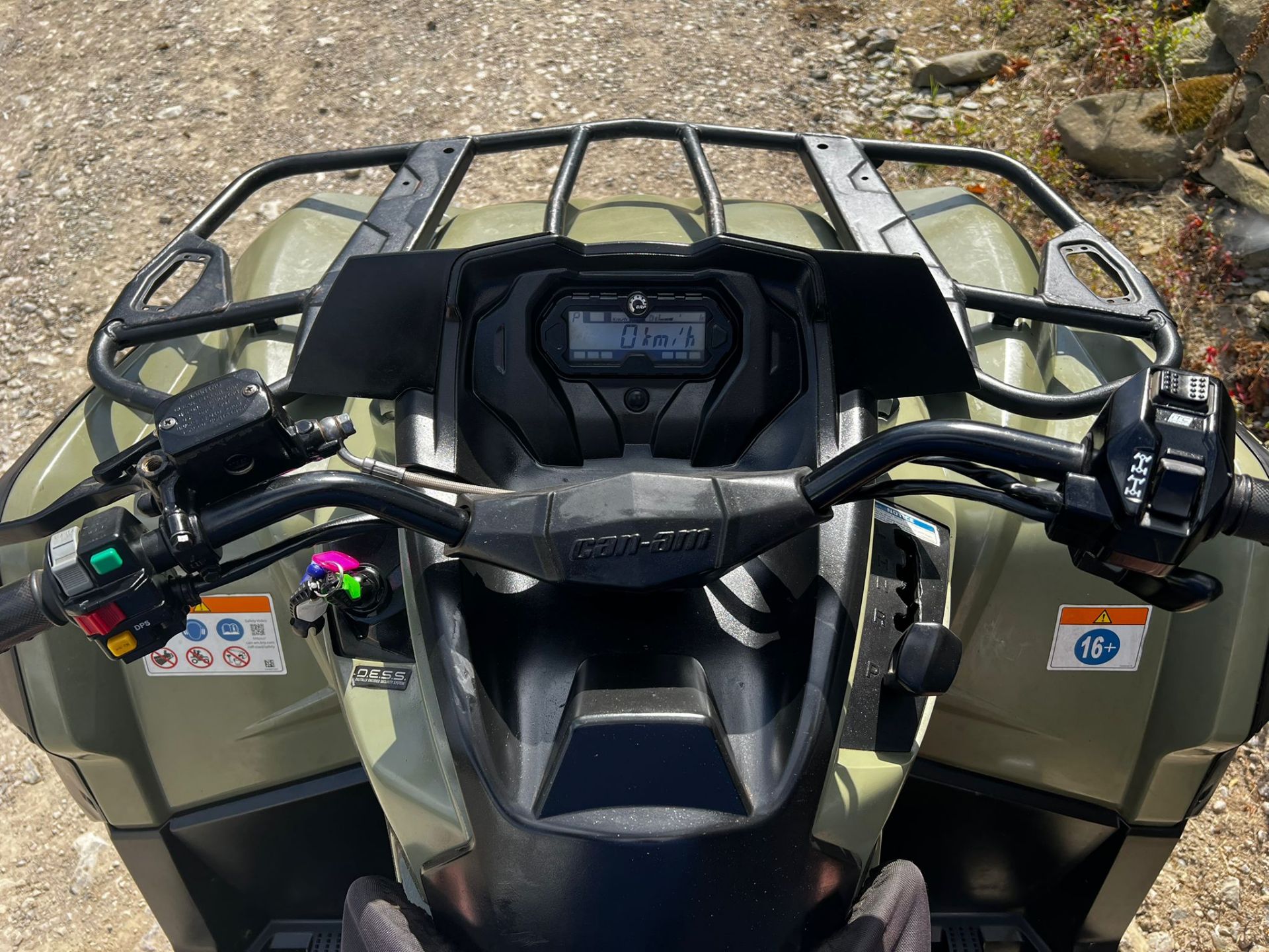 CAN AM OUTLANDER 4WD QUAD 20 PLATE AGRI REGISTERED RUNS AND DRIVES - Image 10 of 11