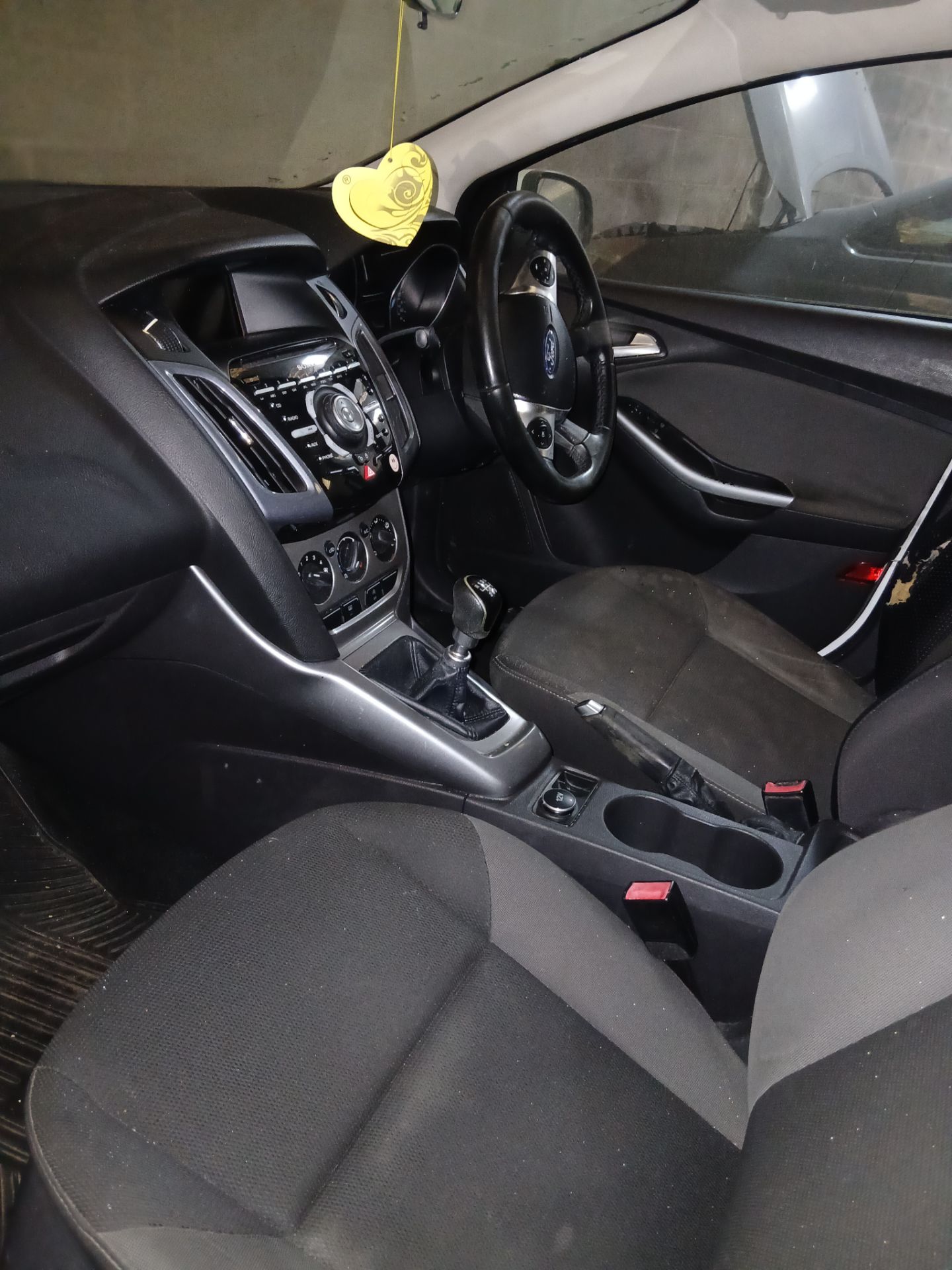 2013 FORD FOCUS EDGE TDCI 115 – 1.6 DIESEL – WHITE – MANUAL >>--NO VAT ON HAMMER--<< - Image 5 of 12