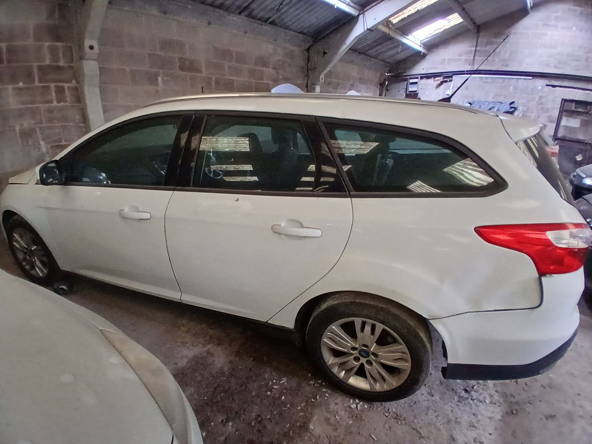 2013 FORD FOCUS EDGE TDCI 115 – 1.6 DIESEL – WHITE – MANUAL >>--NO VAT ON HAMMER--<< - Image 2 of 12