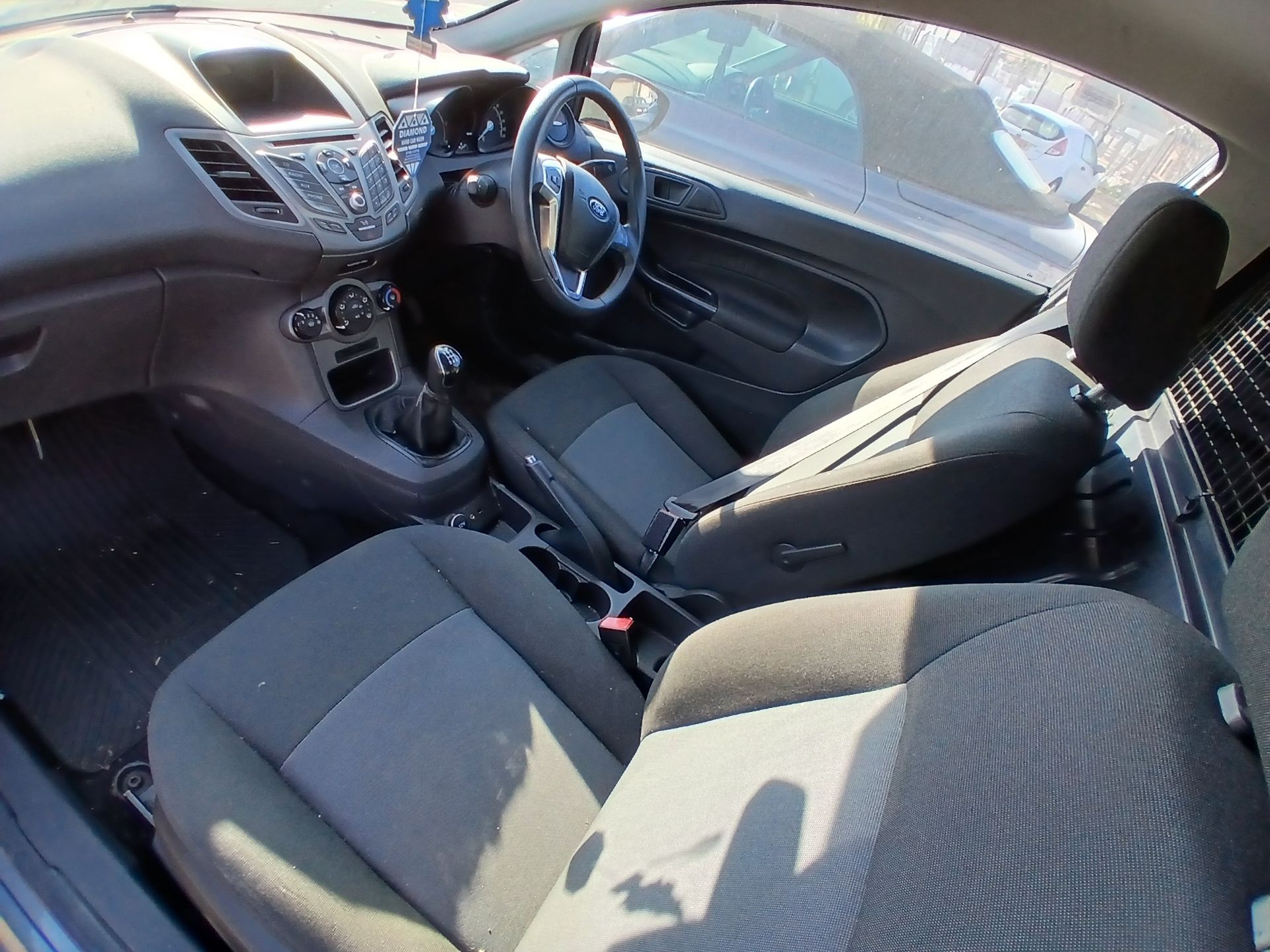 2015 FORD FIESTA BASE TDCI – CAR DERIVED VAN – 1499CC DIESEL >>--NO VAT ON HAMMER--<< - Image 7 of 13