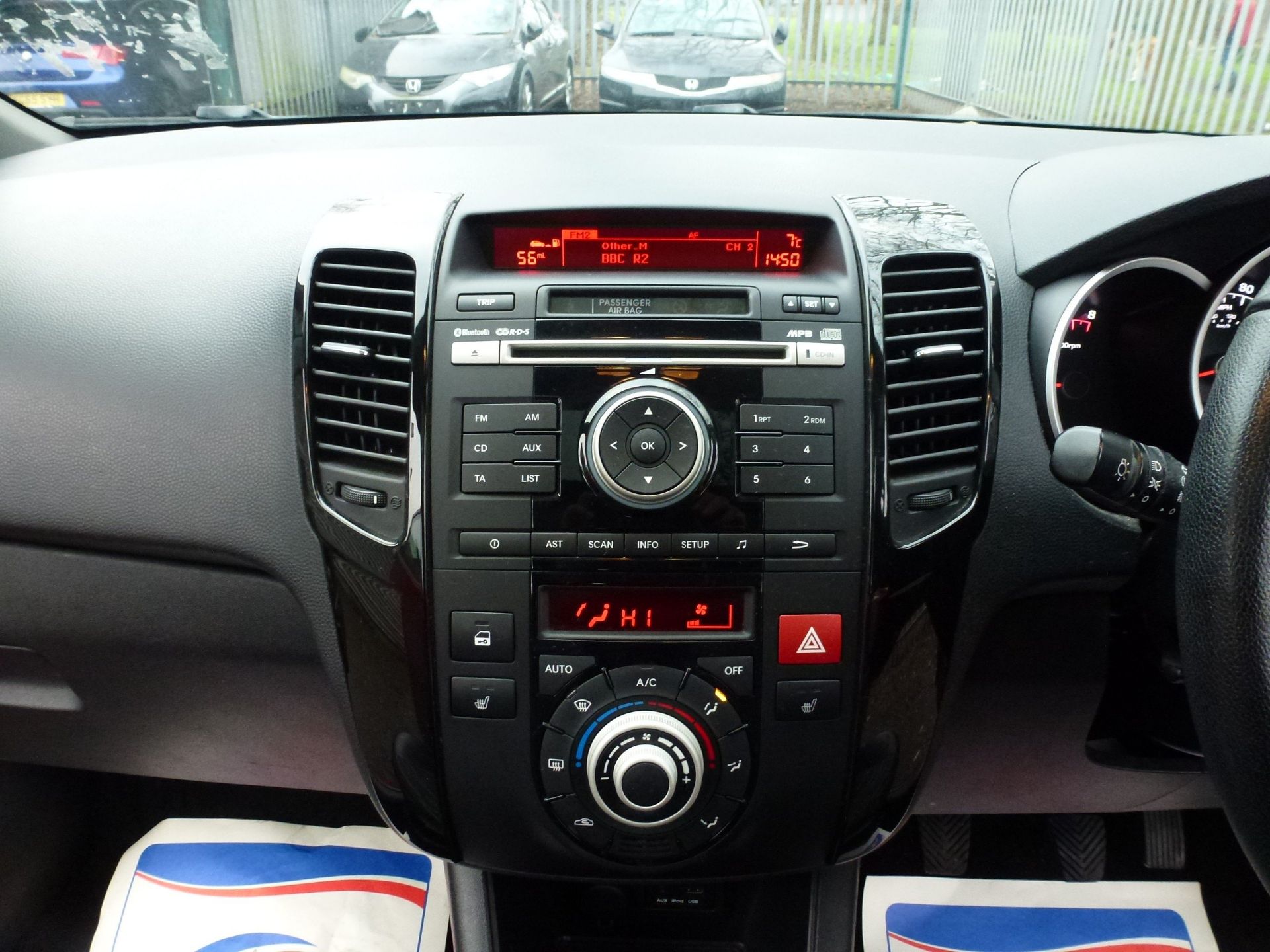 2013 KIA VENGA 3 ECODYNAMICS 1.6 PETROL MPV >>--NO VAT ON HAMMER--<< - Image 10 of 15