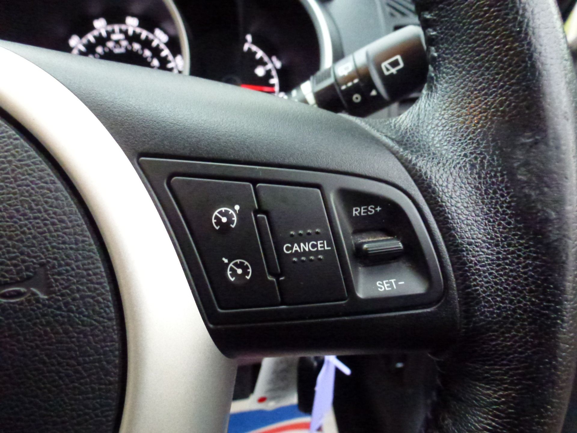 2013 KIA VENGA 3 ECODYNAMICS 1.6 PETROL MPV >>--NO VAT ON HAMMER--<< - Image 8 of 15