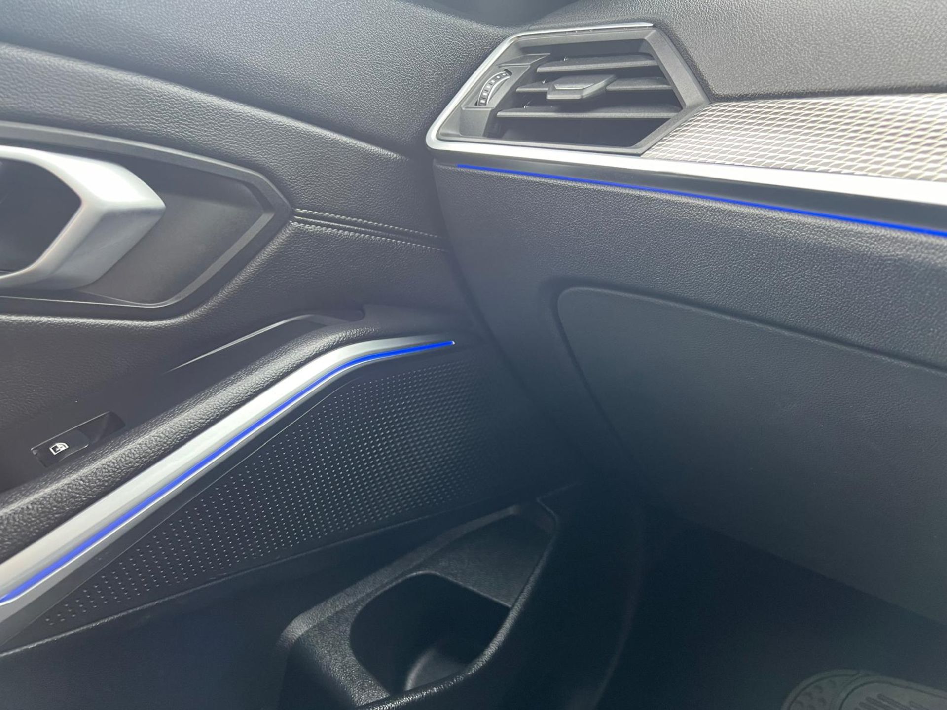 2021 BMW 318D M SPORT MHEV AUTO - Image 18 of 28