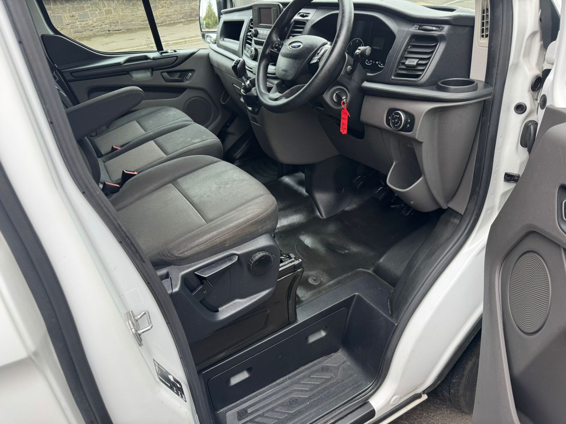 2021 FORD TRANSIT CUSTOM 300 LEADER 2.0 TDCI EURO 6 PANEL VAN – 6 SPEED MANUAL - Image 13 of 16