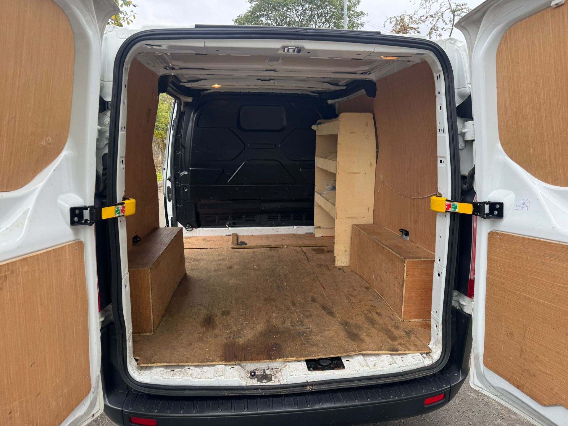 2021 FORD TRANSIT CUSTOM 300 LEADER 2.0 TDCI EURO 6 PANEL VAN – 6 SPEED MANUAL - Image 9 of 16
