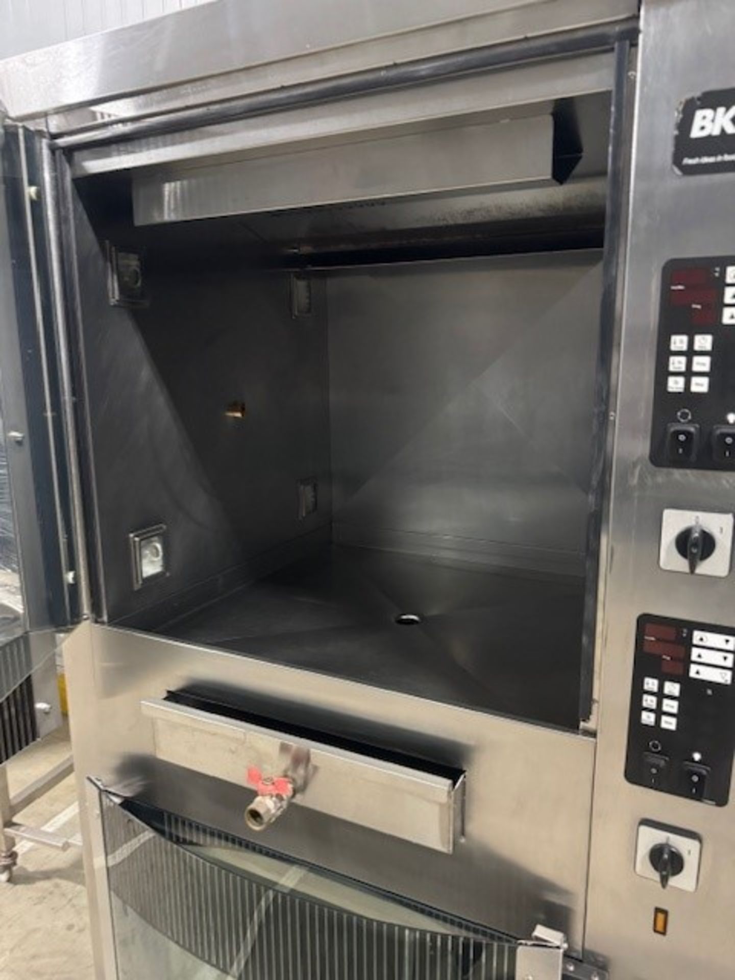 BKI ( DOUBLE COMBI OVEN) CATERING EQUIPMENT - Image 2 of 3