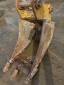 CAT DIGGING BUCKET – 21 INCH, 65MM PIN