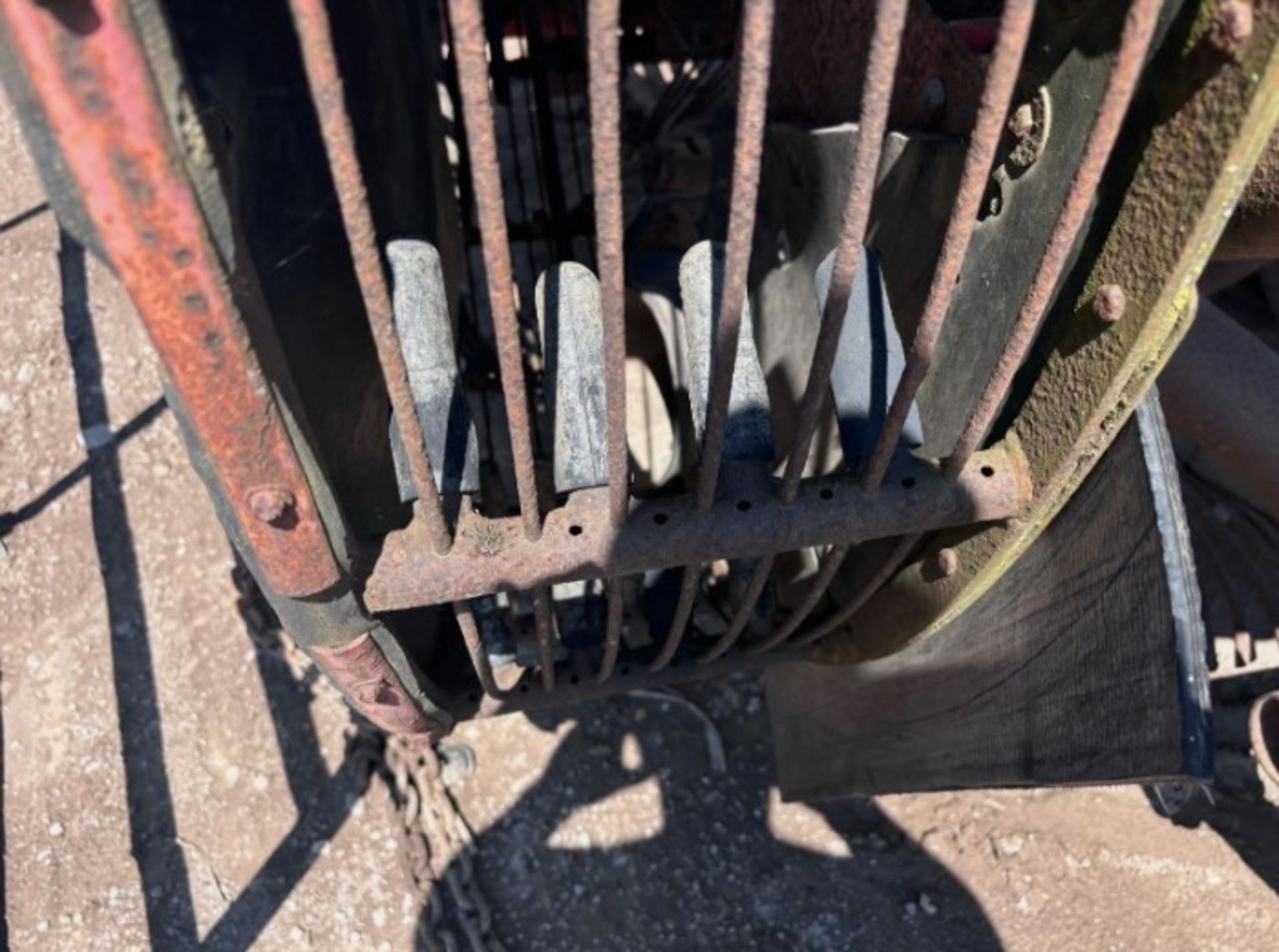 MASSEY FERGUSON POTATO HARVESTER / PLOUGH / TRACTOR IMPLEMENT - Image 3 of 13