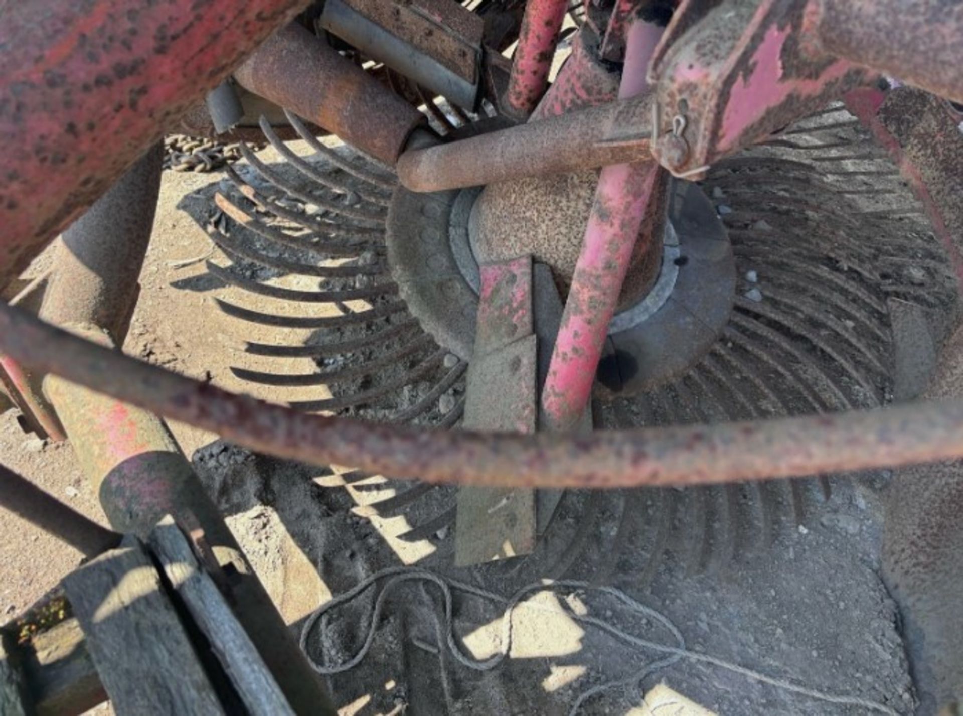 MASSEY FERGUSON POTATO HARVESTER / PLOUGH / TRACTOR IMPLEMENT - Image 8 of 13