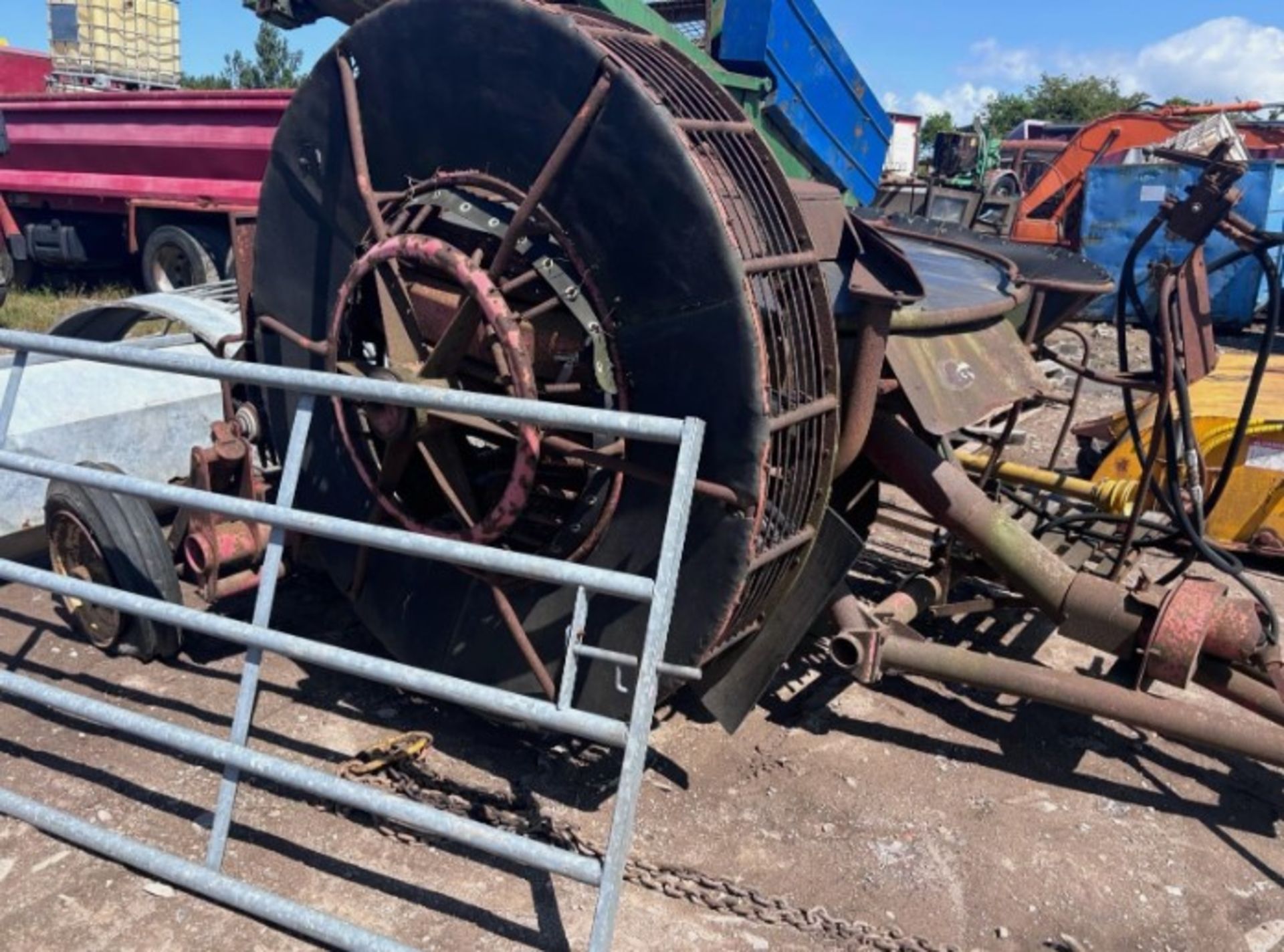 MASSEY FERGUSON POTATO HARVESTER / PLOUGH / TRACTOR IMPLEMENT - Image 13 of 13
