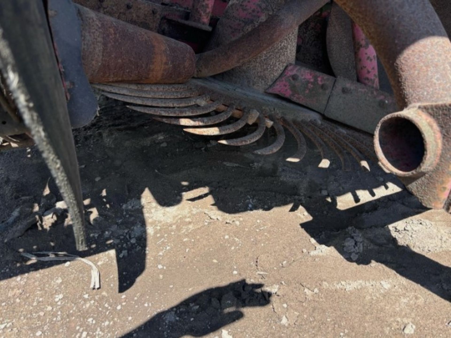 MASSEY FERGUSON POTATO HARVESTER / PLOUGH / TRACTOR IMPLEMENT - Image 4 of 13