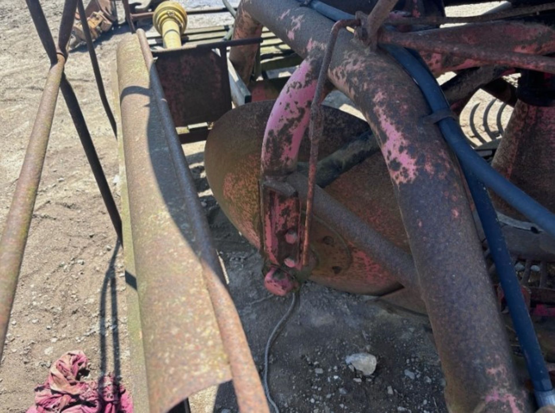 MASSEY FERGUSON POTATO HARVESTER / PLOUGH / TRACTOR IMPLEMENT - Image 12 of 13