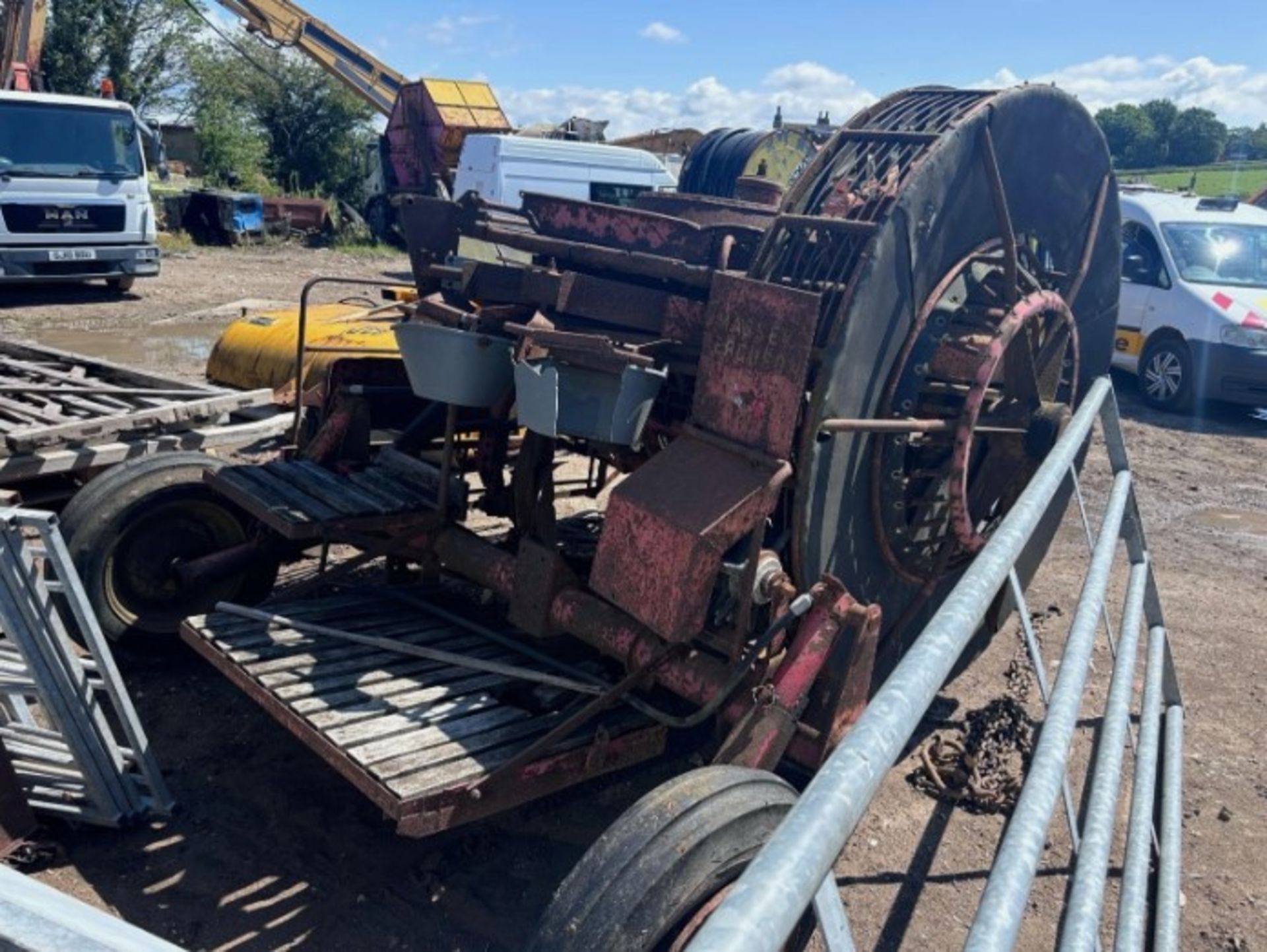 MASSEY FERGUSON POTATO HARVESTER / PLOUGH / TRACTOR IMPLEMENT - Image 7 of 13