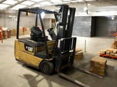 **(INCLUDES CHARGER)**CAT LIFT TRUCKS EP16PNT – ELECTRIC 3-WHEEL FORKLIFT