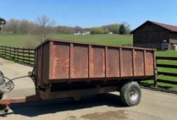 8 TON GRAIN MUCK TRAILER - TRACTOR