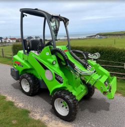 AVANT 423 PIVOT STEER LOADER