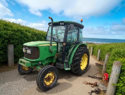 JOHN DEERE 5215 TRACTOR