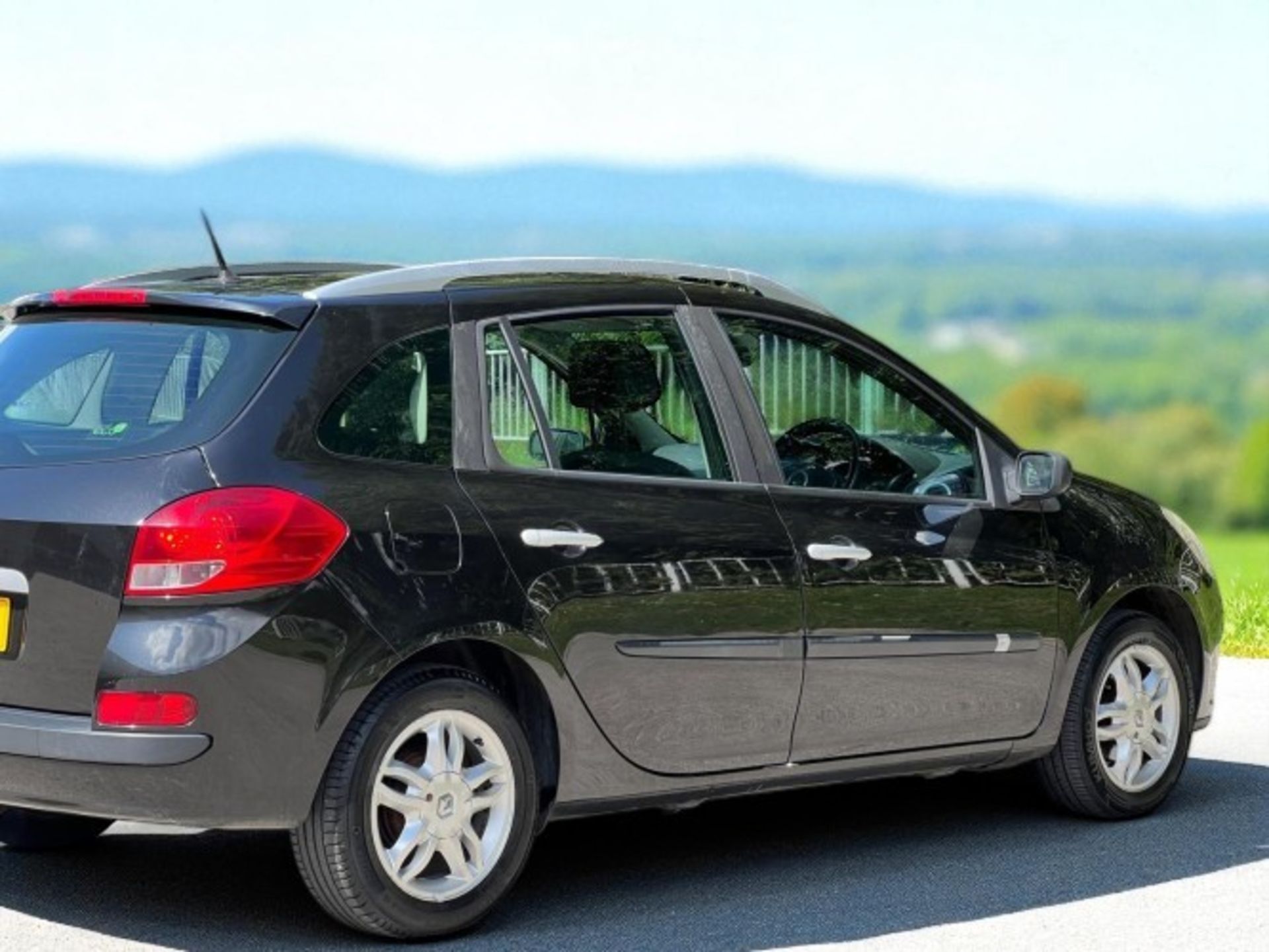 2008 RENAULT CLIO 1.2 16V DYNAMIQUE SPORT TOURER>>--NO VAT ON HAMMER--<< - Image 7 of 44