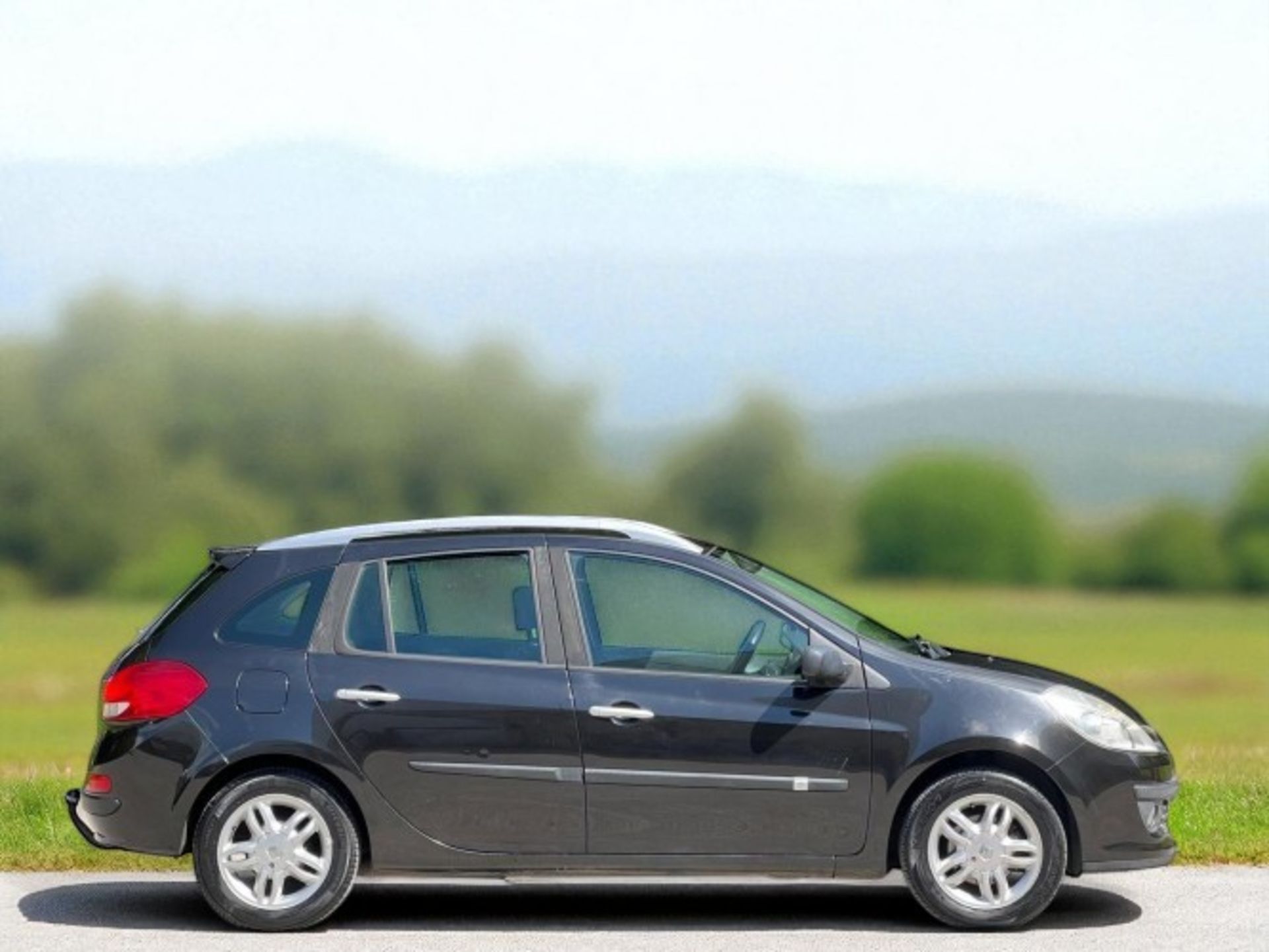 2008 RENAULT CLIO 1.2 16V DYNAMIQUE SPORT TOURER>>--NO VAT ON HAMMER--<< - Image 5 of 44