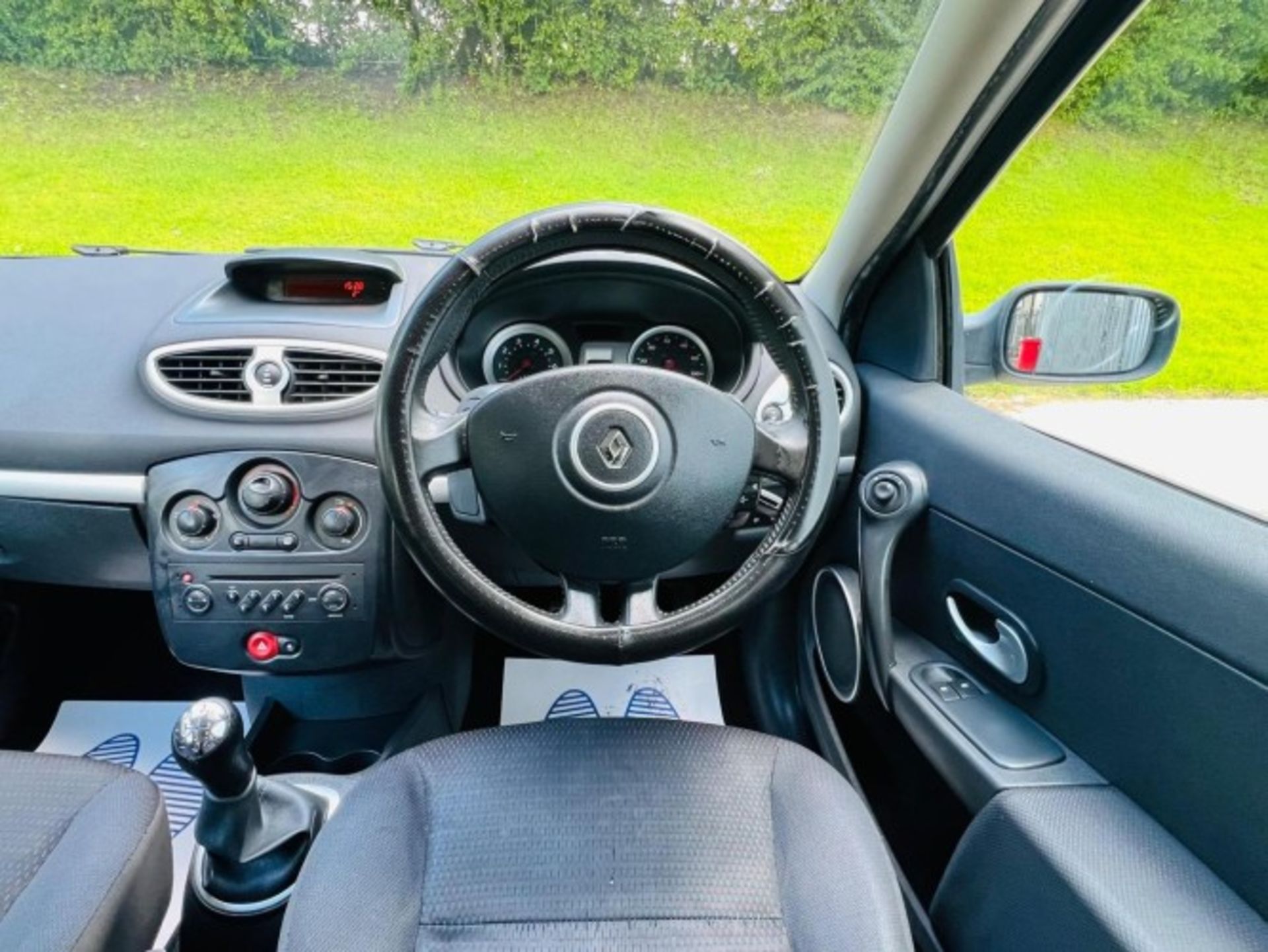 2008 RENAULT CLIO 1.2 16V DYNAMIQUE SPORT TOURER>>--NO VAT ON HAMMER--<< - Image 17 of 44