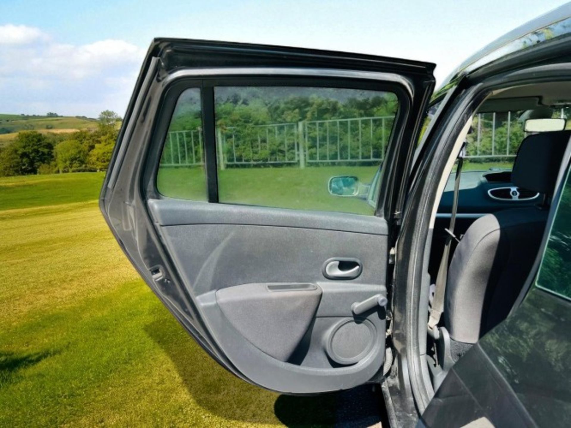 2008 RENAULT CLIO 1.2 16V DYNAMIQUE SPORT TOURER>>--NO VAT ON HAMMER--<< - Image 12 of 44