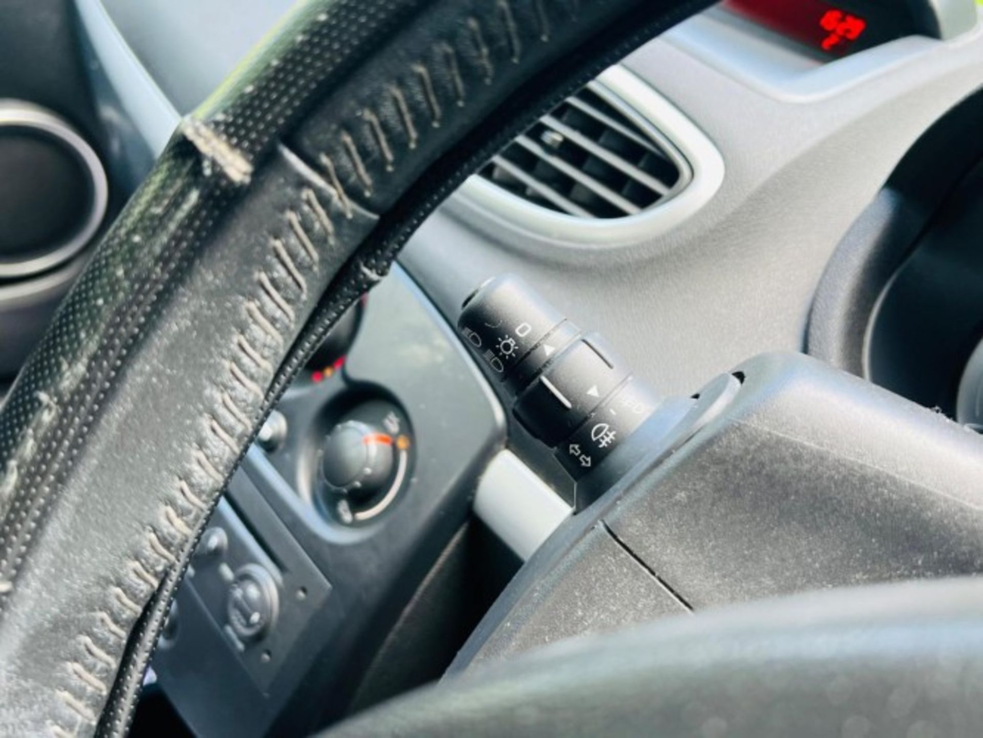 2008 RENAULT CLIO 1.2 16V DYNAMIQUE SPORT TOURER>>--NO VAT ON HAMMER--<< - Image 16 of 44