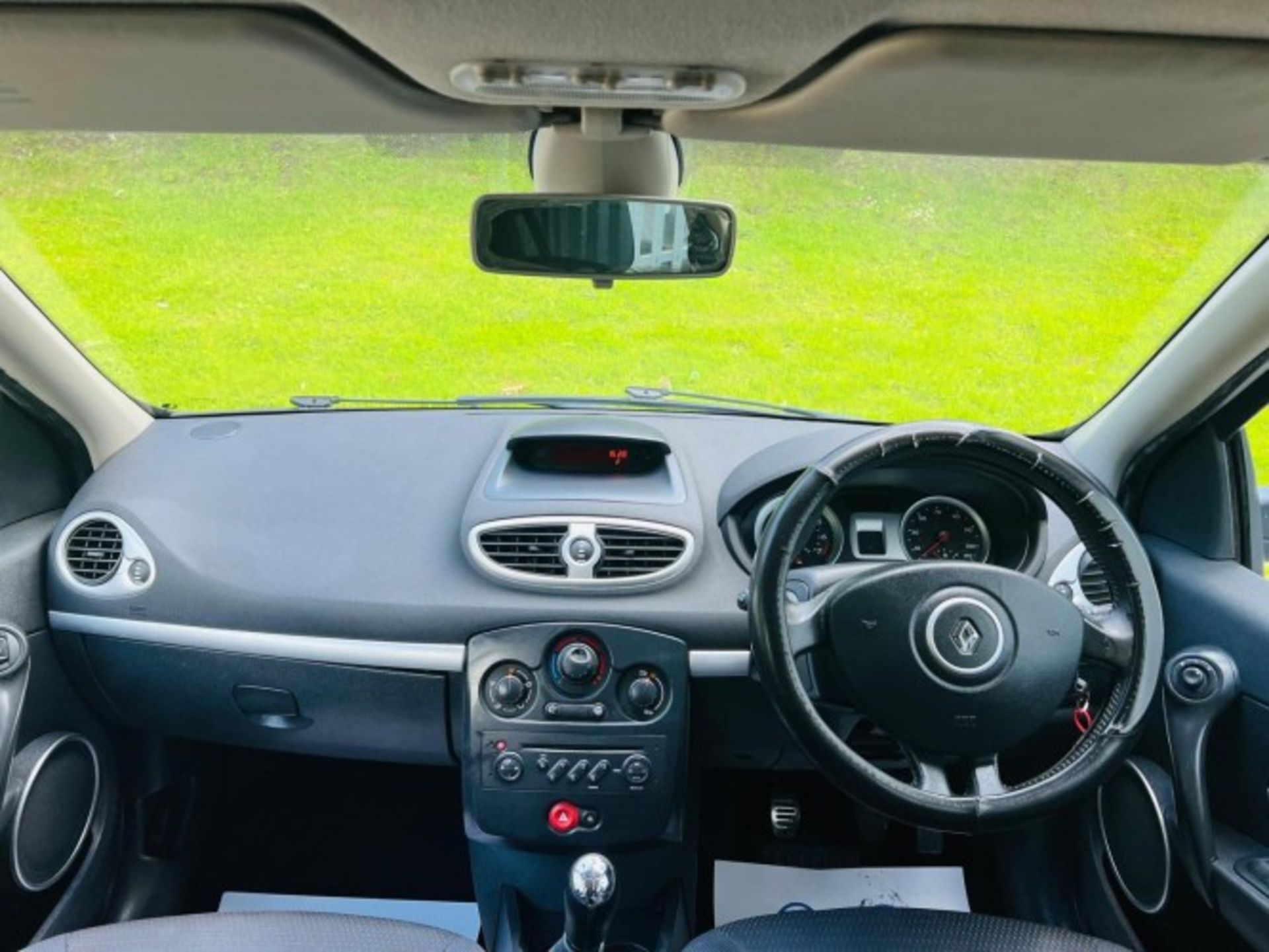 2008 RENAULT CLIO 1.2 16V DYNAMIQUE SPORT TOURER>>--NO VAT ON HAMMER--<< - Image 28 of 44