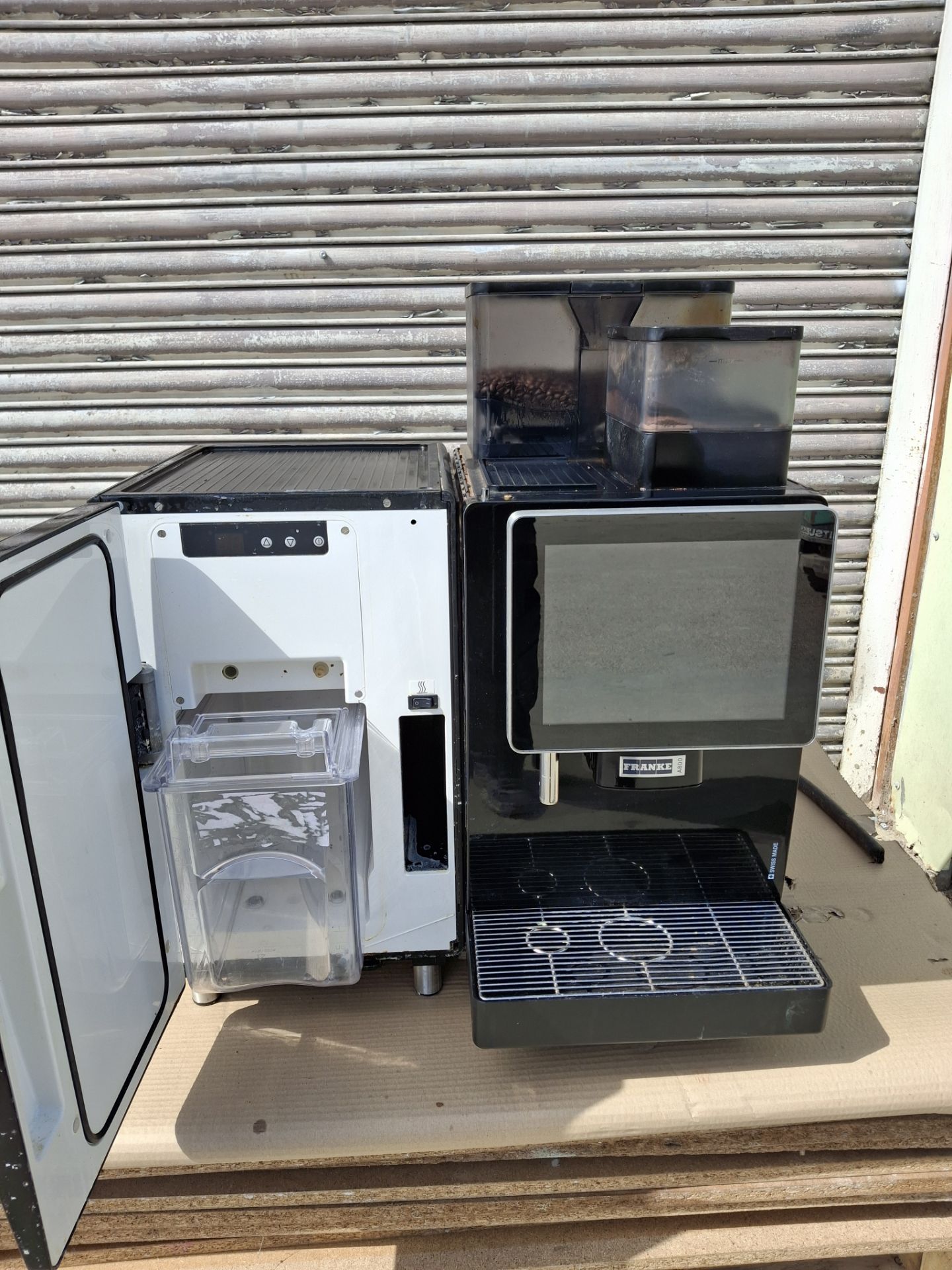 FRANKE A800 COFFEE MACHINE, BEAN TO CUP COFFEE MACHINE WITH MILK FRIDGE - Image 2 of 2