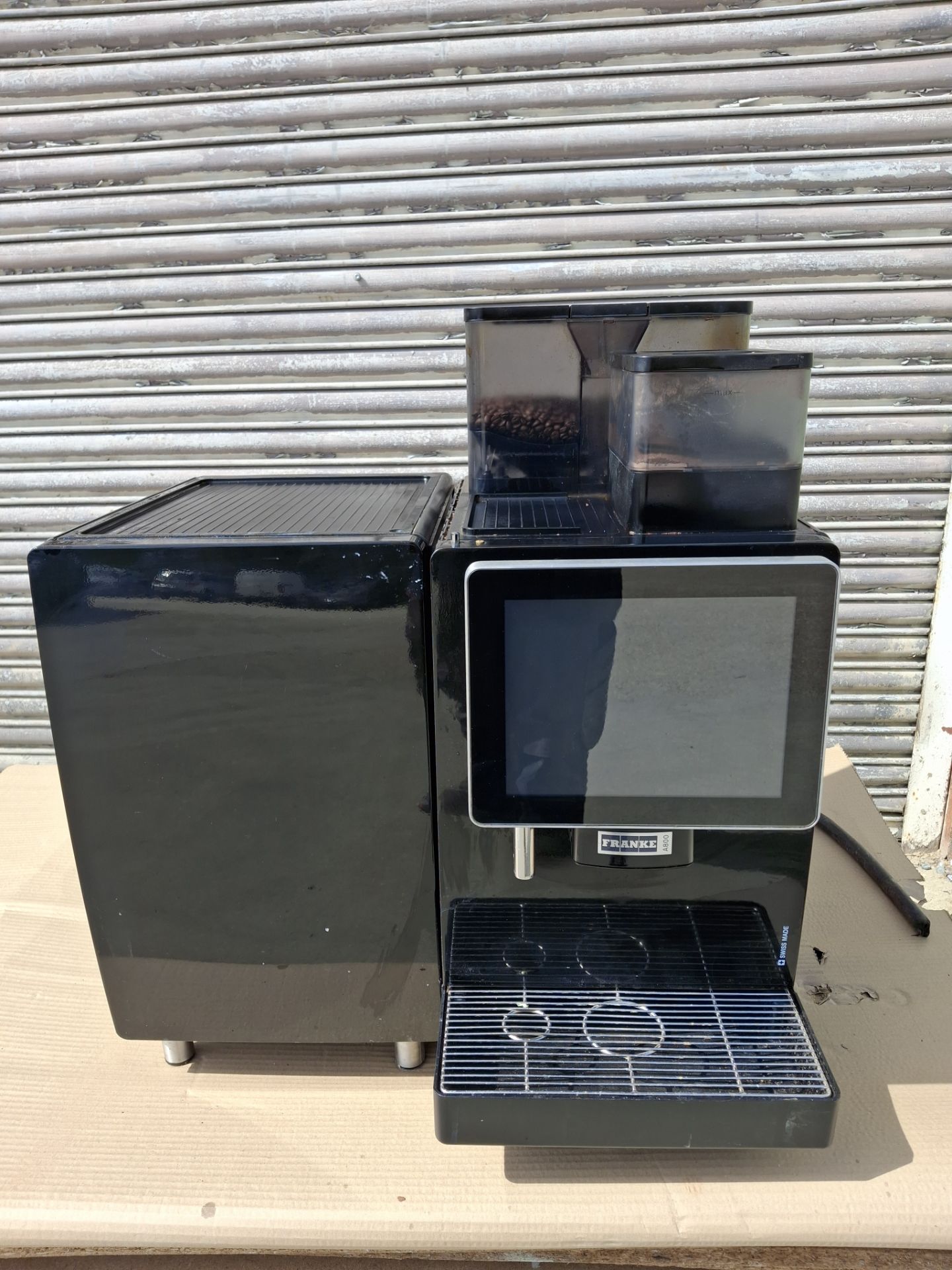 FRANKE A800 COFFEE MACHINE, BEAN TO CUP COFFEE MACHINE WITH MILK FRIDGE