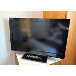 JOBLOT 8X 32INCH PANASONIC TVS WITH REMOTES FROM HOTEL
