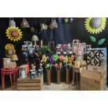 1 PALLET OF SUMMER LIGHTS/SOLAR, PLANTERS,STAKES , FEATURES,OUTDOOR,CANDLES,LANTERNS & MUCH MORE!