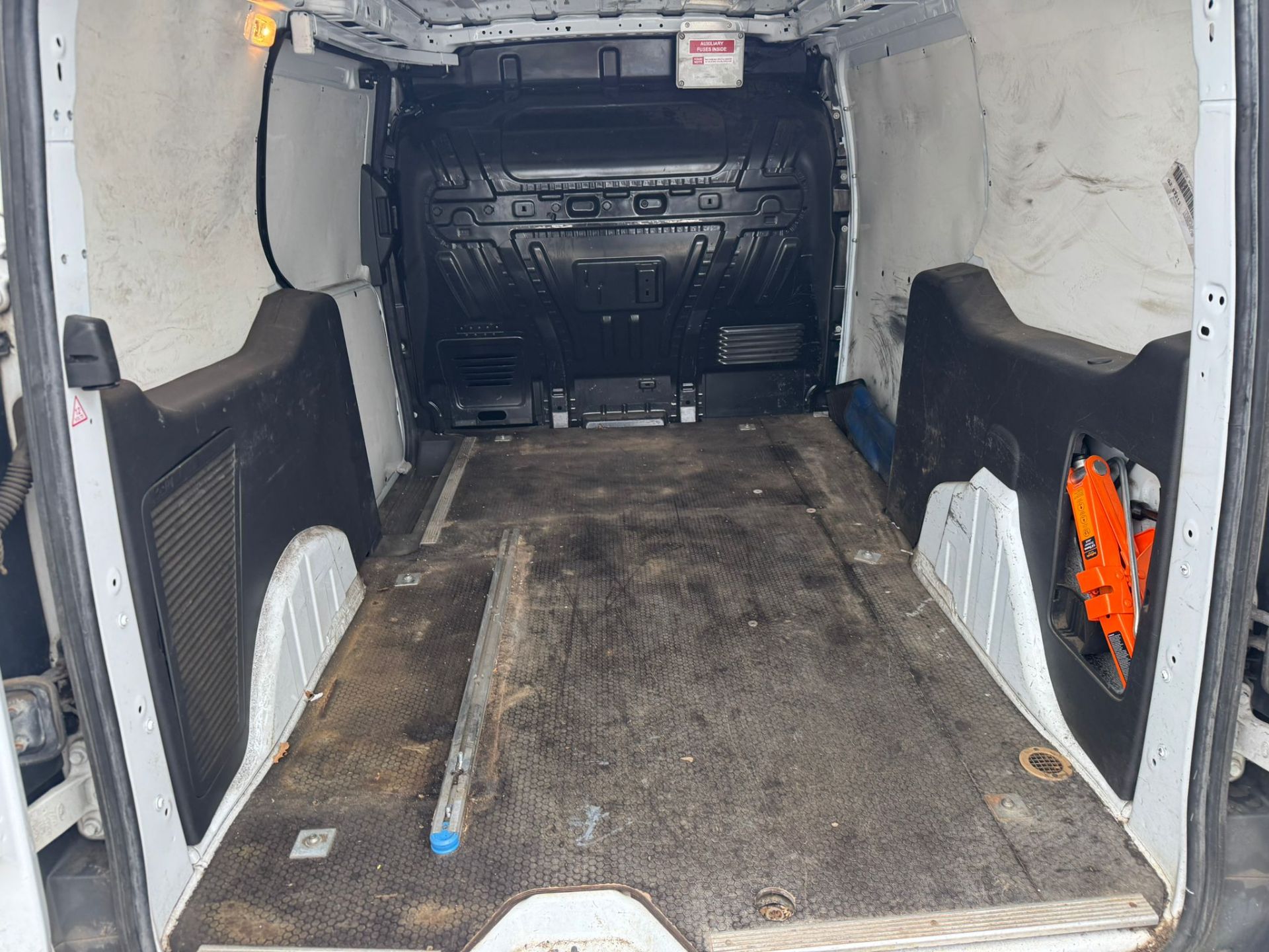 2017 FORD TRANSIT CONNECT 240 LWB PANEL VAN - Image 10 of 14