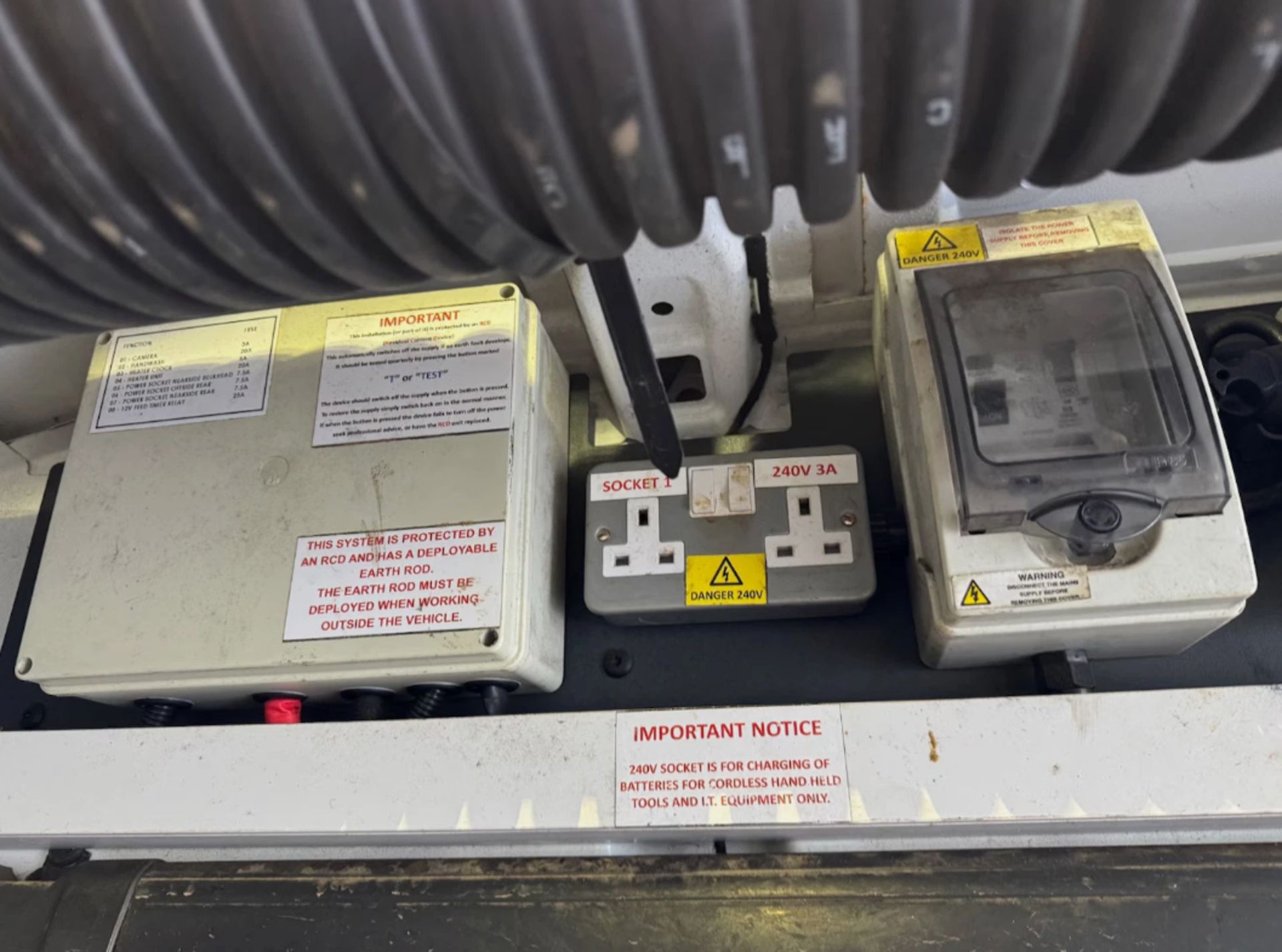 **(ONLY 118K MILEAGE)** 2016 FORD TRANSIT T350 MWB L2H3 2.2 TDCI 155PS VAN - Image 18 of 21