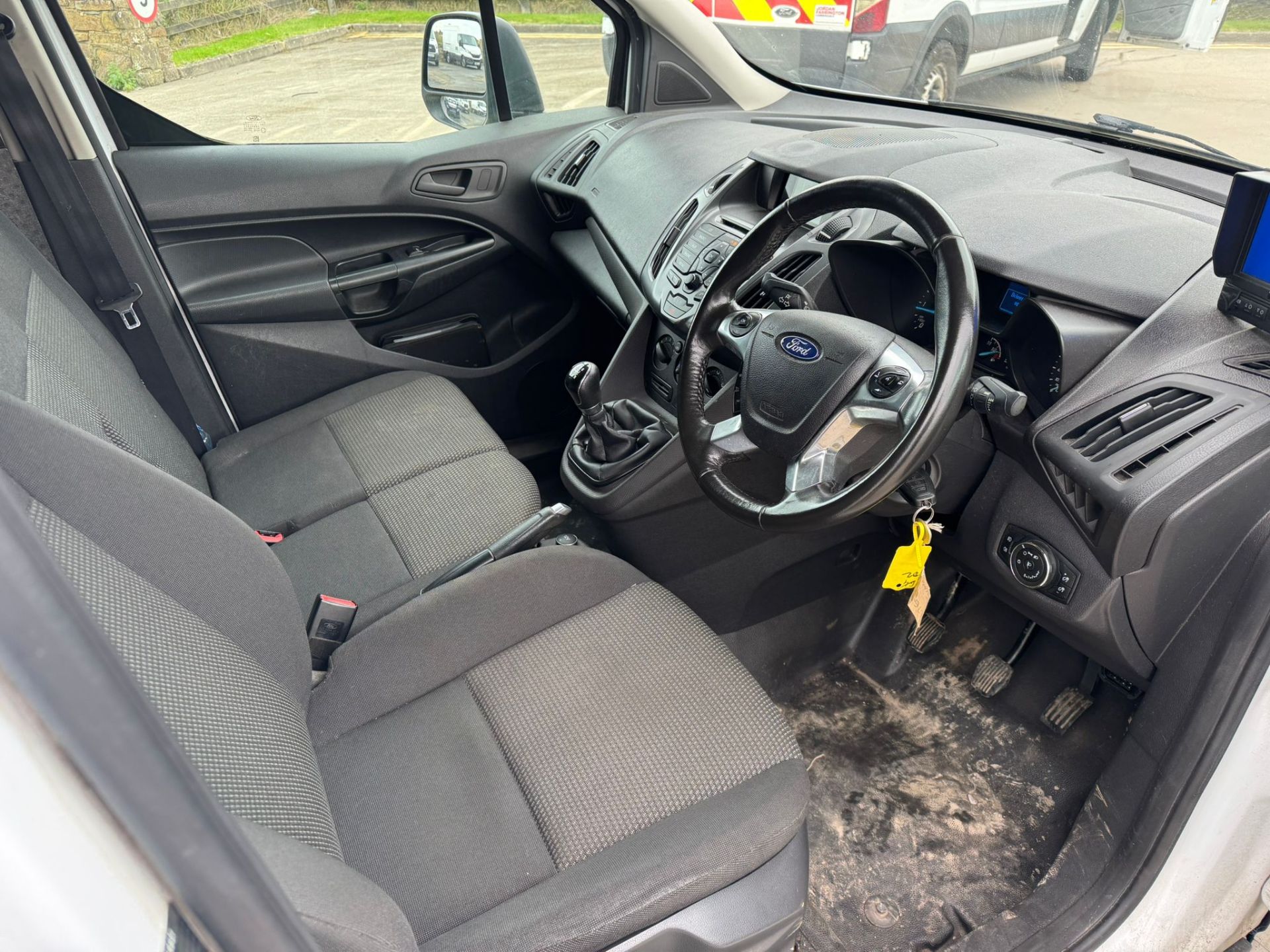 2017 FORD TRANSIT CONNECT 240 LWB PANEL VAN - Image 9 of 14