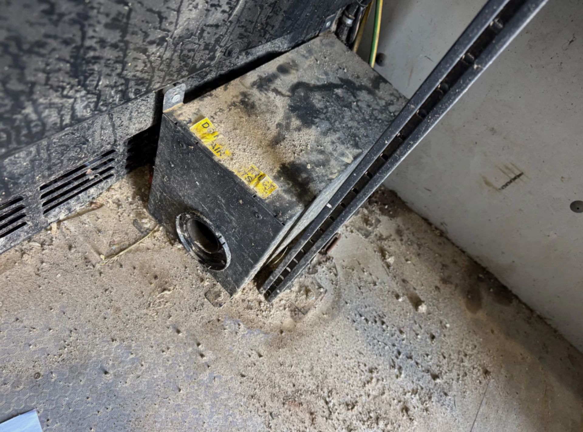 **(ONLY 118K MILEAGE)** 2016 FORD TRANSIT T350 MWB L2H3 2.2 TDCI 155PS VAN - Image 16 of 21