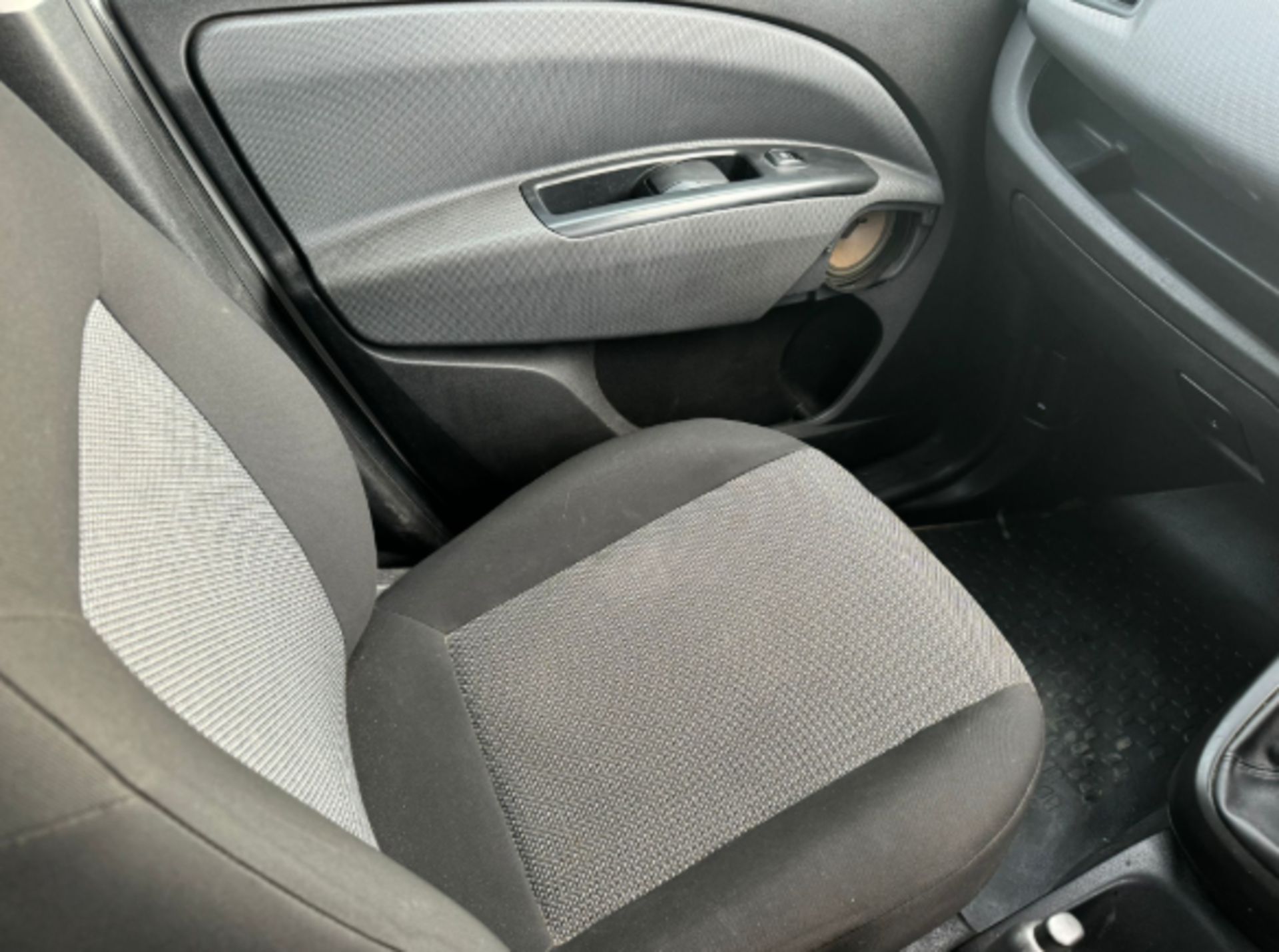 FIAT DOBLO 1.6 HDI (2018) - Image 9 of 11