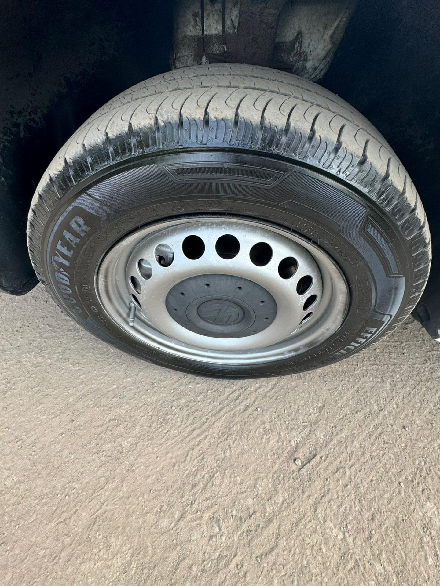 2015 VOLKSWAGEN TRANSPORTER T28 STARTLINE TDI – 2.0 DIESEL – MANUAL – 152K MILES – 1 OWNER - Image 19 of 22