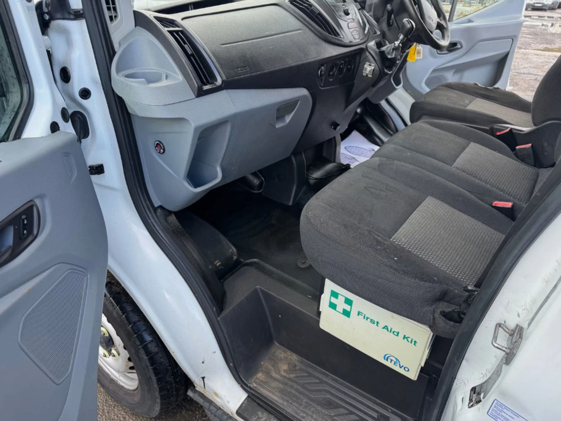 **(ONLY 118K MILEAGE)** 2016 FORD TRANSIT T350 MWB L2H3 2.2 TDCI 155PS VAN - Image 9 of 21