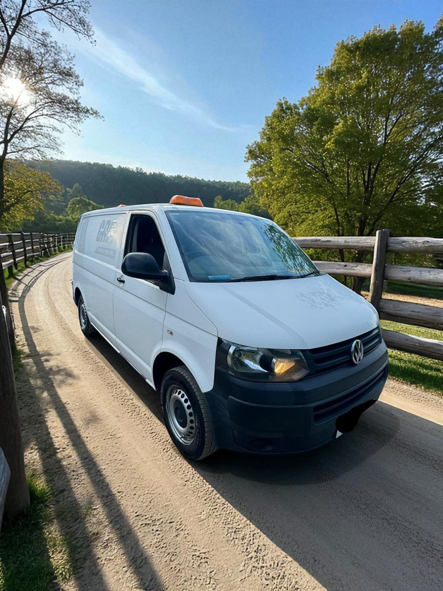 2015 VOLKSWAGEN TRANSPORTER T28 STARTLINE TDI – 2.0 DIESEL – MANUAL – 152K MILES – 1 OWNER - Image 6 of 22
