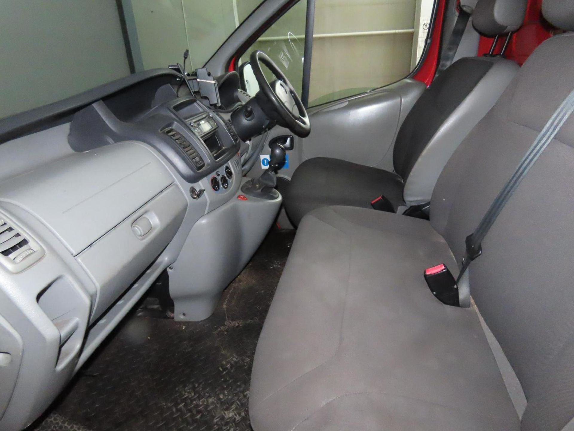2013 VAUXHALL VIVARO 2900 ECOFLEX CDTI LWB PANEL VAN **(ONLY 65K MILEAGE)** - Image 6 of 11