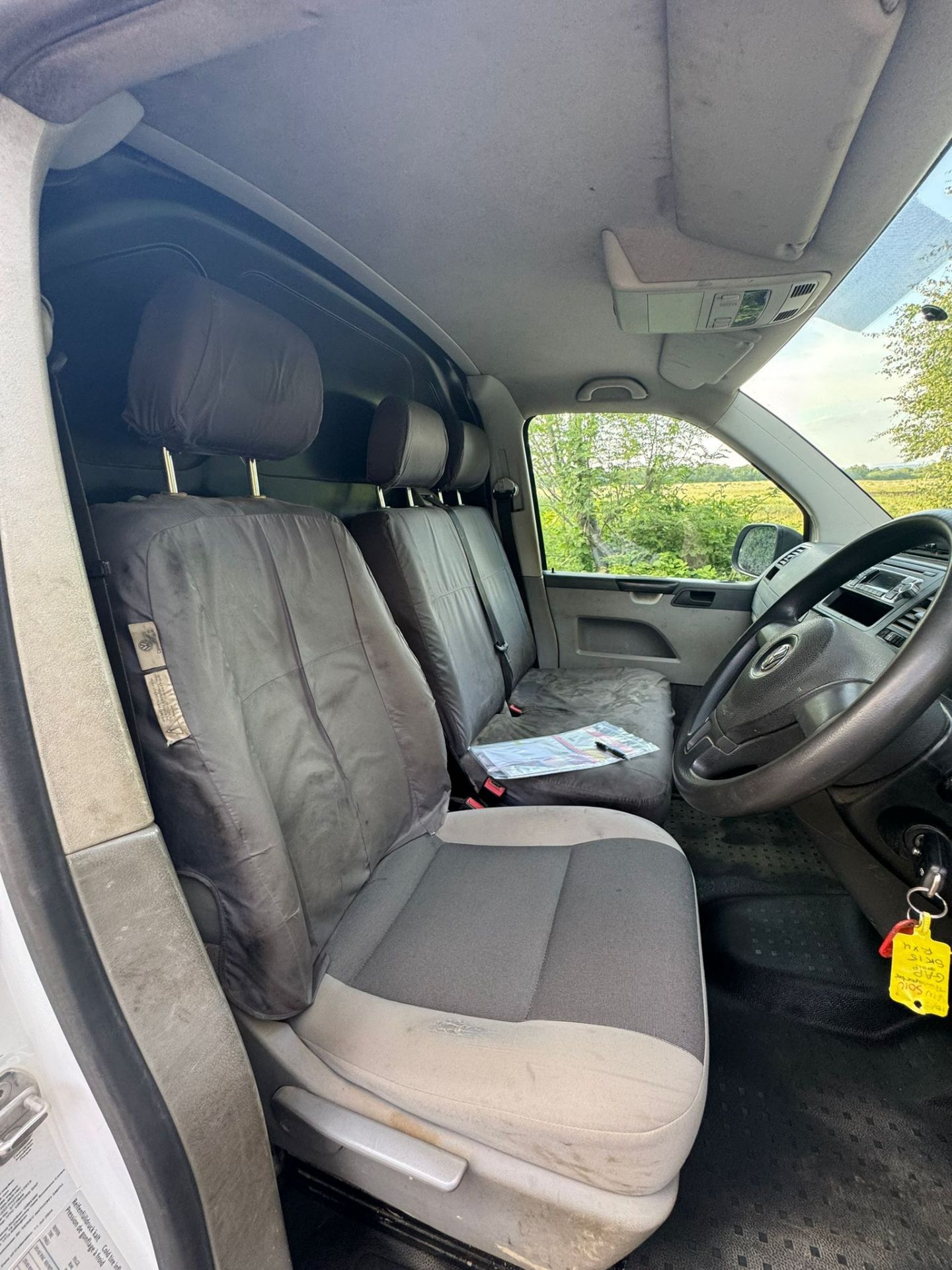 2015 VOLKSWAGEN TRANSPORTER T28 STARTLINE TDI – 2.0 DIESEL – MANUAL – 152K MILES – 1 OWNER - Image 18 of 22