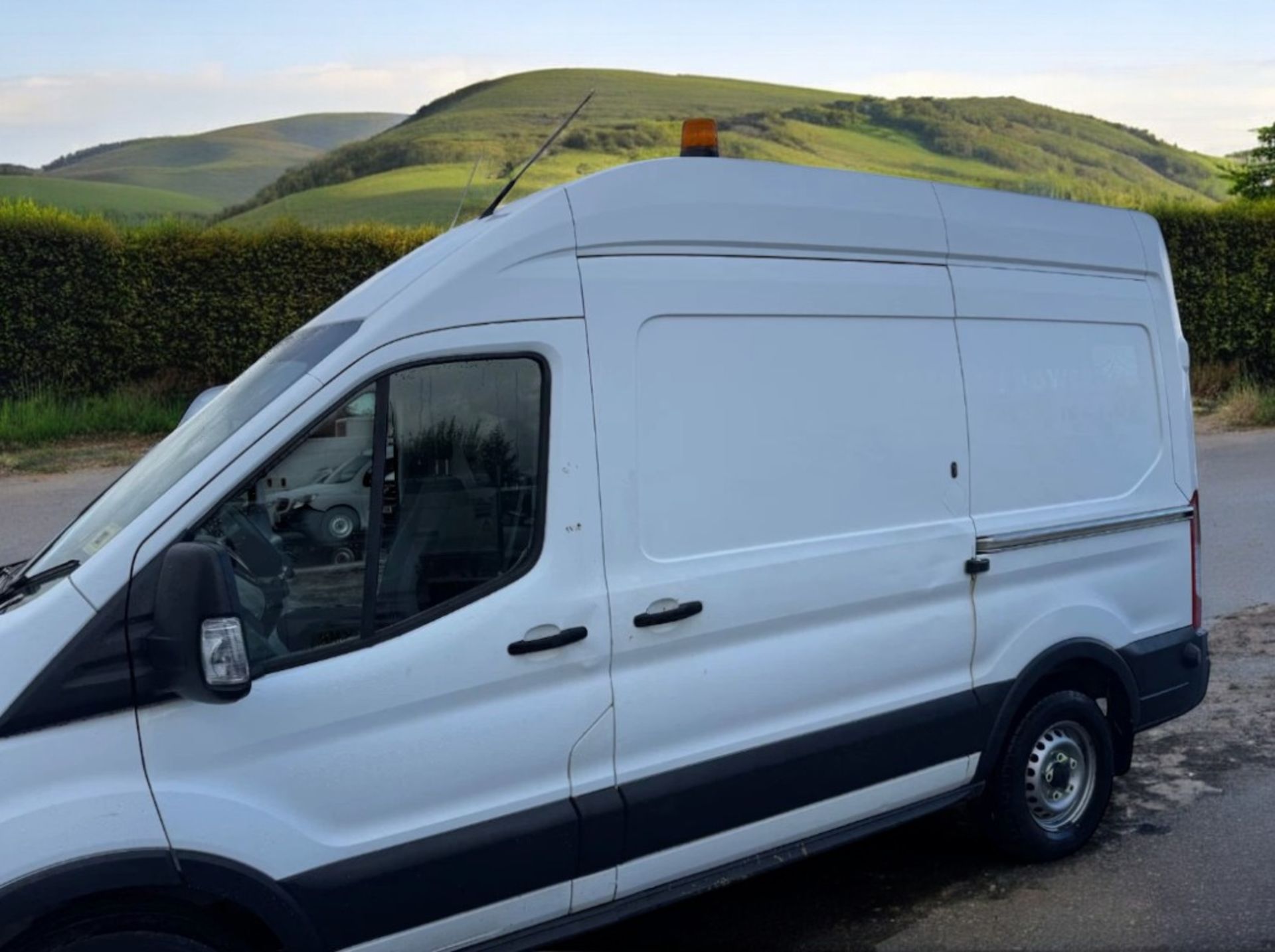 **(ONLY 118K MILEAGE)** 2016 FORD TRANSIT T350 MWB L2H3 2.2 TDCI 155PS VAN - Image 4 of 21