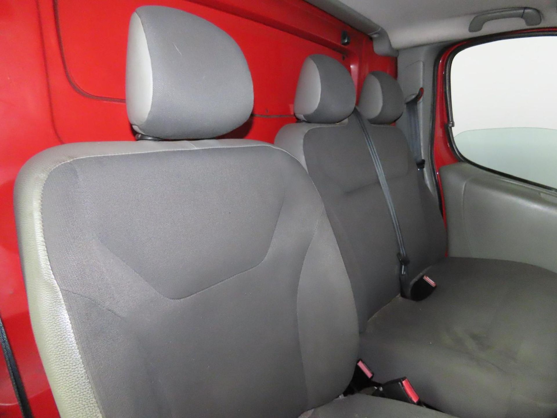 2013 VAUXHALL VIVARO 2900 ECOFLEX CDTI LWB PANEL VAN **(ONLY 76K MILEAGE)** - Image 11 of 13