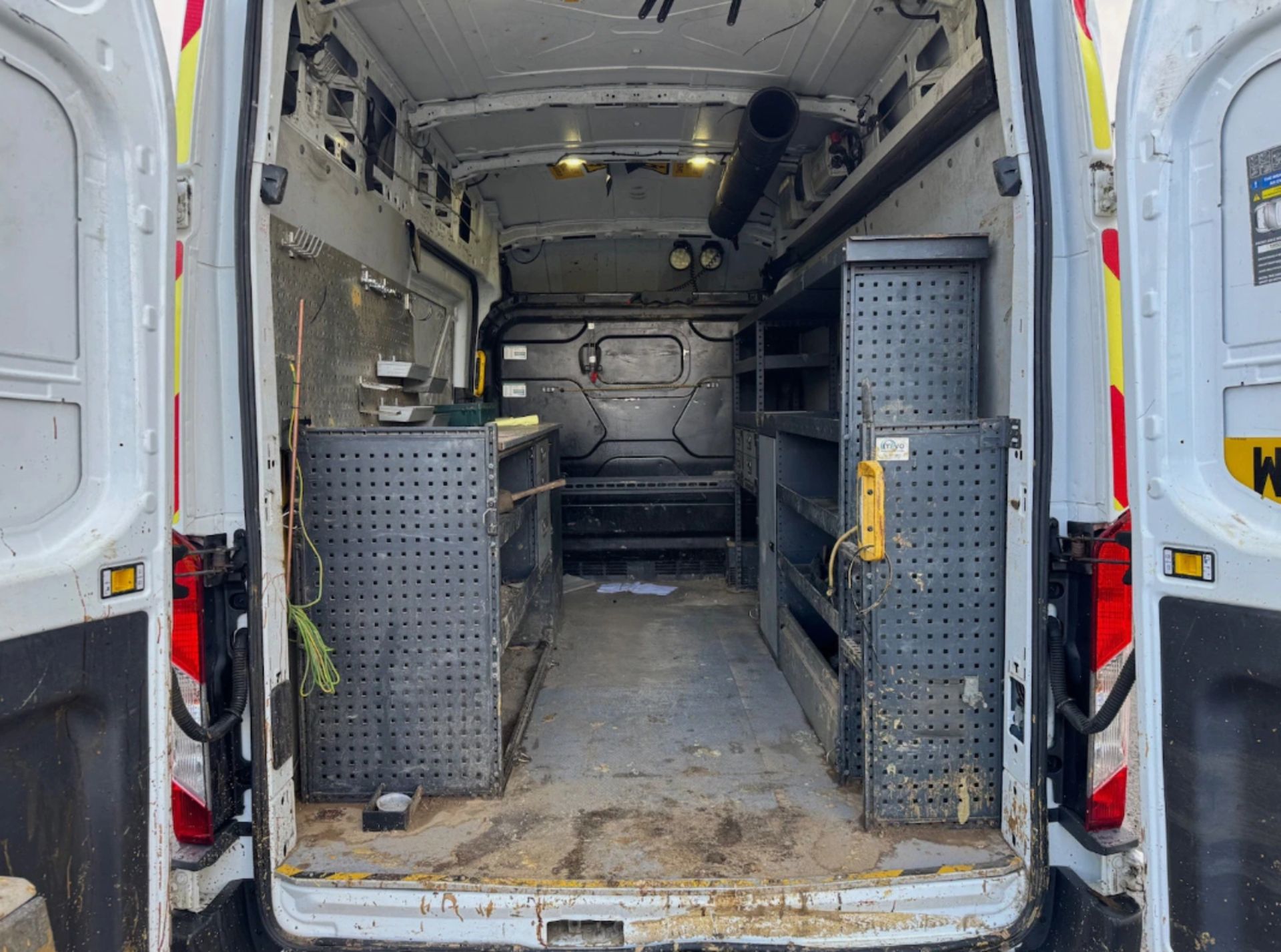 **(ONLY 118K MILEAGE)** 2016 FORD TRANSIT T350 MWB L2H3 2.2 TDCI 155PS VAN - Image 13 of 21