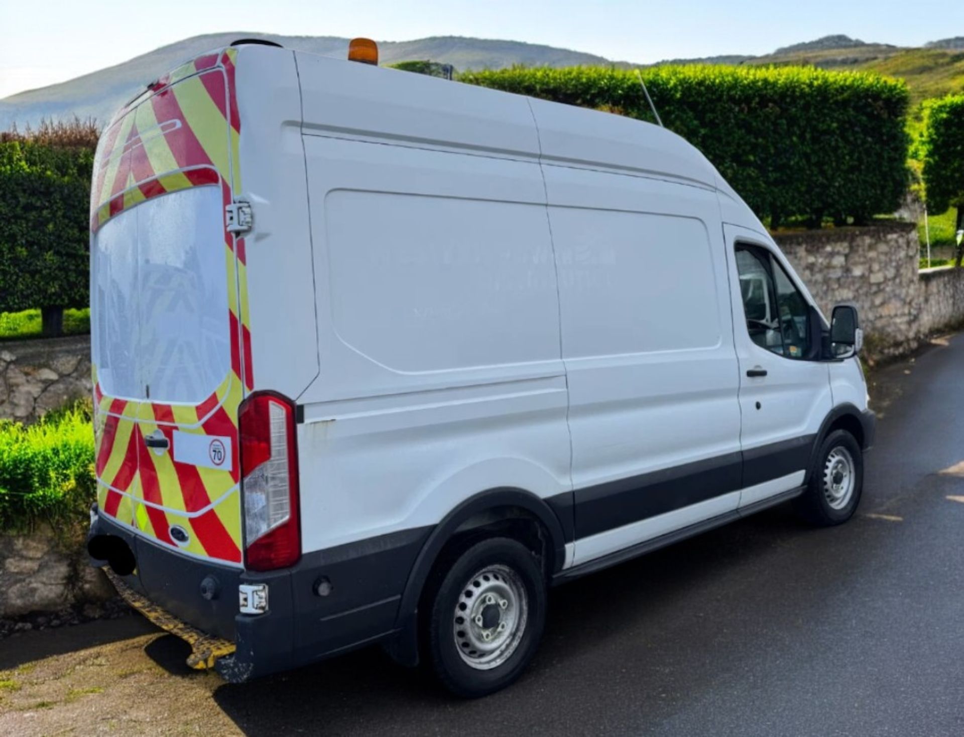 **(ONLY 118K MILEAGE)** 2016 FORD TRANSIT T350 MWB L2H3 2.2 TDCI 155PS VAN - Image 7 of 21