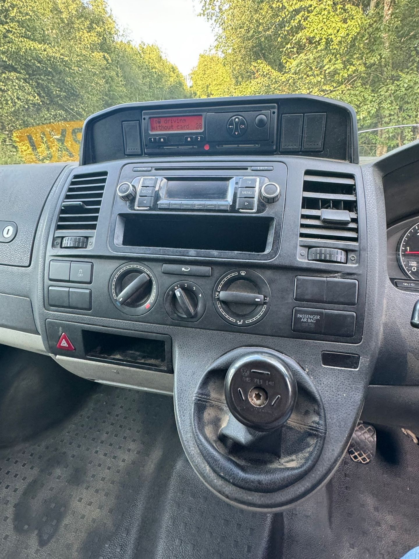 2015 VOLKSWAGEN TRANSPORTER T28 STARTLINE TDI – 2.0 DIESEL – MANUAL – 152K MILES – 1 OWNER - Image 15 of 22