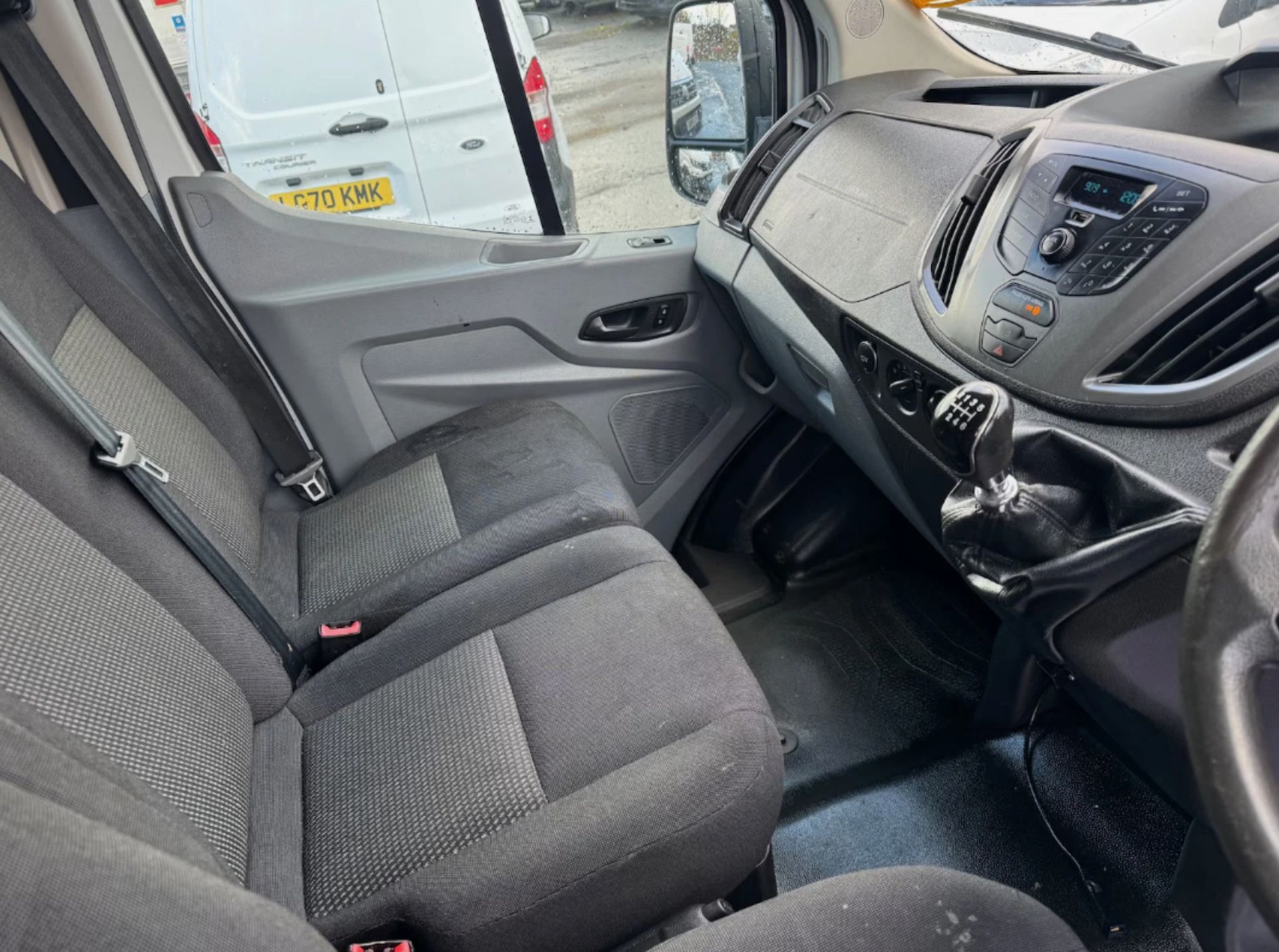 **(ONLY 118K MILEAGE)** 2016 FORD TRANSIT T350 MWB L2H3 2.2 TDCI 155PS VAN - Image 10 of 21